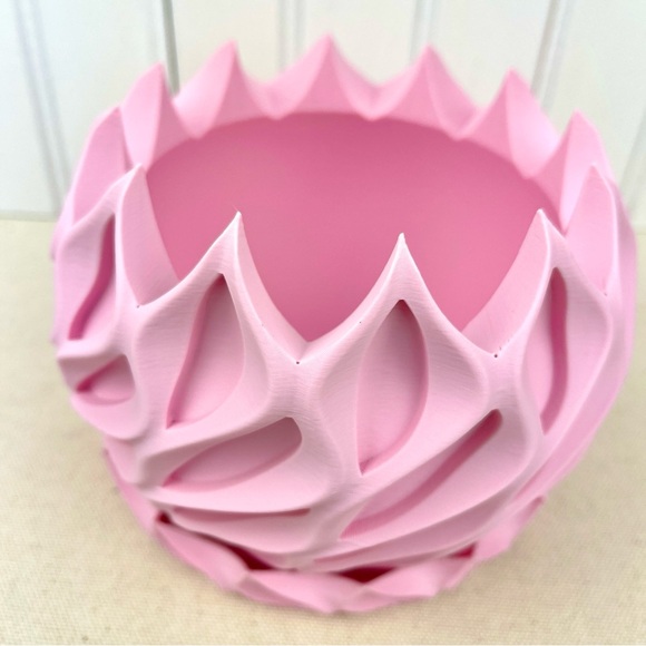 Modern Geometric Planter Pot, Twisted Planter Pot, Small Indoor Flower Pot - Picture 5 of 9